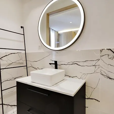 The Upper Marais Superb For 6 People Paris